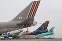 HL7419 @ VIE - Asiana Boeing 747-400