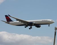 N819NW @ DTW - Delta A330-300 - by Florida Metal