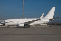 M-URUS @ VIE - Boeing 737-700 - by Dietmar Schreiber - VAP