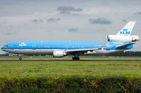 PH-KCD @ EHAM - KLM - Royal Dutch Airlines - by Thomas Posch - VAP