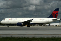 N376NW @ FLL - visitor