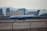 N479UA @ LAS - Positioning rwy 25R