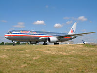 N393AN @ LFPG - American Airlines - by vickersfour