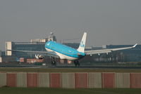 PH-AOA @ EBBR - Landing on RWY 25L - by Daniel Vanderauwera