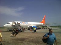 C-FLSW @ MDPC - Sunwing Airlines Boeing 737-800