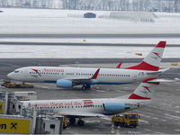 OE-LNP @ VIE - Returned from NWI on 12th of February with OS colors - by P. Radosta - www.austrianwings.info