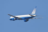 N560UA @ KLAX - United Airlines Boeing 757-222, N560UA 25R departure KLAX. - by Mark Kalfas