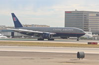 N213UA @ KLAX - United Airlines Boeing 777-222, N213UA arriving 25L KLAX. - by Mark Kalfas