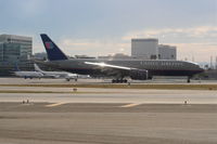 N213UA @ KLAX - United Airlines Boeing 777-222, N213UA arriving 25L KLAX. - by Mark Kalfas