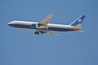 N664UA @ KLAX - United Airlines Boeing 767-322, N664UA 25R departure KLAX. - by Mark Kalfas