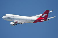 VH-OEB @ KLAX - Qatntas Boeing 747-48E, VH-OEB 25R departure KLAX. - by Mark Kalfas