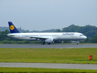 D-AISN @ EGPH - Lufthansa A321 Lined up on runway 06 for departure to Frankfurt - by Mike stanners