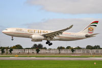 A6-EYF @ EGCC - Etihad Airways - by Artur Bado?