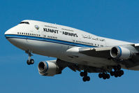 9K-ADE @ EGLL - CloseUp of beautiful Kuwait 747 - by Robbie0102