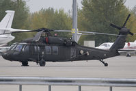 00-26850 @ LOWW - US Army-Sikorsky Black Hawk - by Andy Graf-VAP