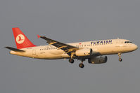 TC-JPR @ LOWW - Turkish Airlines A320 - by Andy Graf-VAP