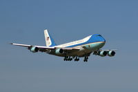 92-9000 @ CID - Final approach, runway 9 - by Glenn E. Chatfield