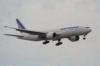 F-GSPA @ KLAX - Air France Boeing 777-228 (ER) F-GSPA, 7L approach KLAX. - by Mark Kalfas