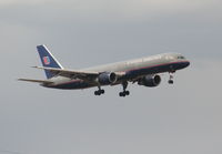 N552UA @ KLAX - United Airlines Boeing 757-222 N552UA, 7R approach KLAX. - by Mark Kalfas