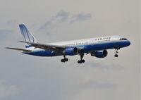 N544UA @ KLAX - United Airlines Boeing 757-222 N554UA, 7R approach KLAX. - by Mark Kalfas