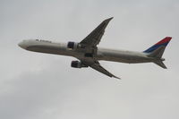 N836MH @ KLAX - Delta Airlines Boeing 767-432 N836MH, 25R departure KLAX. - by Mark Kalfas