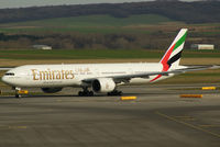 A6-ECN @ VIE - Emirates Boeing 777-31H(ER)