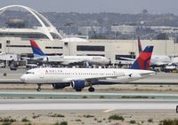 N373NW @ KLAX - Airbus A320 - by Mark Pasqualino