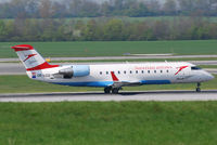 OE-LCQ @ VIE - Austrian arrows CRJ - by Chris J