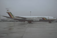 Z-WKU @ VIE - Air Zimbabwe Boeing 707-300