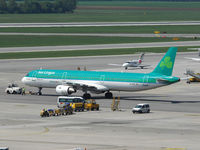 EI-CPD @ VIE - Preparing for a flight to DUB - by P. Radosta - www.austrianwings.info