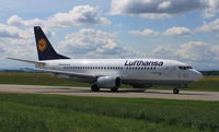 D-ABXR @ LOWG - LH 733; notice the waving pilot - by GRZ_spotter