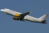 EC-KMI @ VIE - Vueling Airbus A320-216 - by Joker767