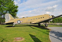 43-49081 @ EDDF - DC-3 - Memorial to the Berlin Airlift 1948/9 - by Noel Kearney