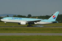 HL7734 @ VIE - Korean Air Boeing 777-2B5(ER)