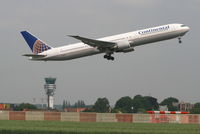 N76062 @ EBBR - Flight N76062 is taking off from RWY 07R