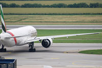 A6-ECS @ VIE - Emirates Boeing 777-31HER