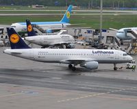 D-AIZC @ EDDF - Lufthansa on push-back - by Robert Kearney