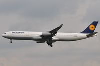D-AIFA @ EDDF - Lufthansa on finals - by Robert Kearney