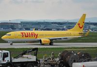 D-AHFY @ EDDF - TUIfly taxiing to the far r/w - by Robert Kearney