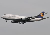 D-ABVY @ EDDF - Lufthansa on short finals - by Robert Kearney