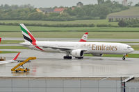 A6-EBE @ LOWW - Emirates - by Artur Bado?
