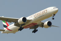 A6-ECU @ VIE - Emirates - by Joker767