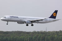 D-AIRS @ EDDL - Lufthansa, Airbus A321-131, CN: 595, Aircraft Name: Husum - by Air-Micha