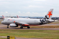 VH-VQL @ YSSY - At Sydney - by Micha Lueck