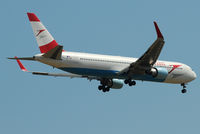 OE-LAE @ VIE - AUA