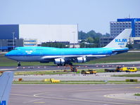 PH-BFF @ EHAM - KLM Royal Dutch Airlines - by Chris Hall