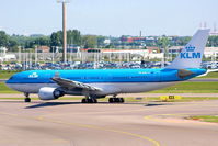 PH-AOK @ EHAM - KLM Royal Dutch Airlines - by Chris Hall