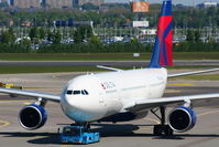 N854NW @ EHAM - Delta Airlines - by Chris Hall