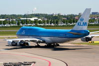 PH-BFE @ EHAM - KLM Royal Dutch Airlines - by Chris Hall