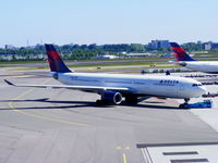 N817NW @ EHAM - Delta Airlines - by Chris Hall